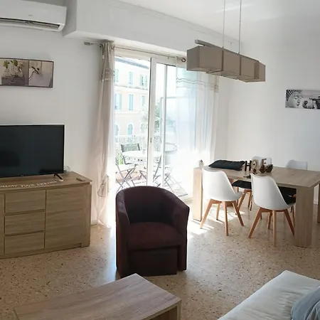 T2 Calme Centre Lejlighed *